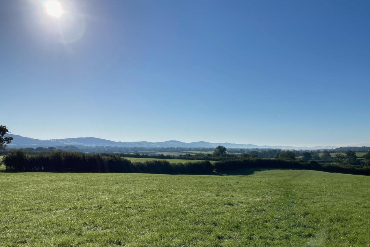 Hotel Abbey Farm Luxury Glamping Rhuddlan Exterior foto