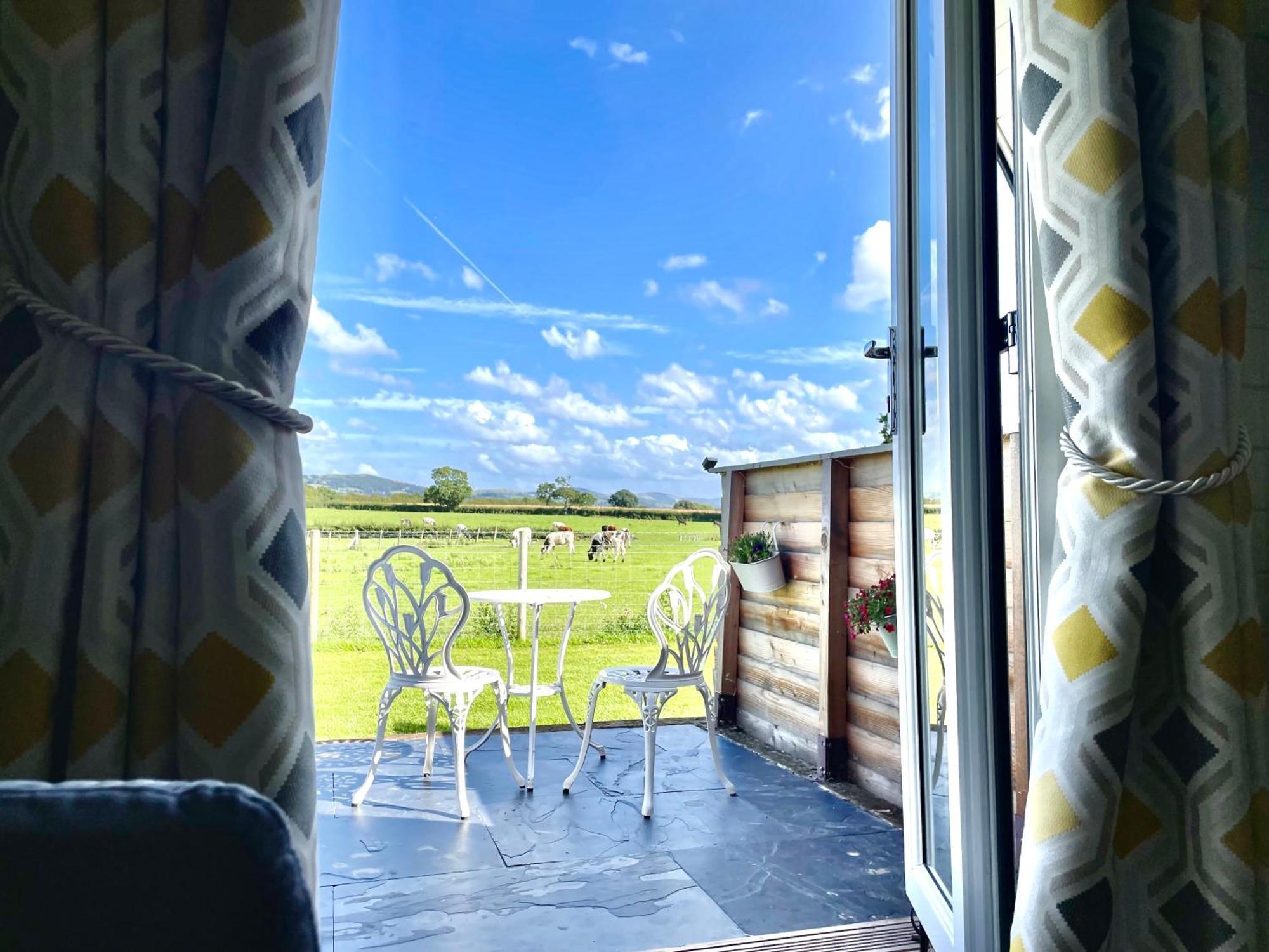 Hotel Abbey Farm Luxury Glamping Rhuddlan Exterior foto