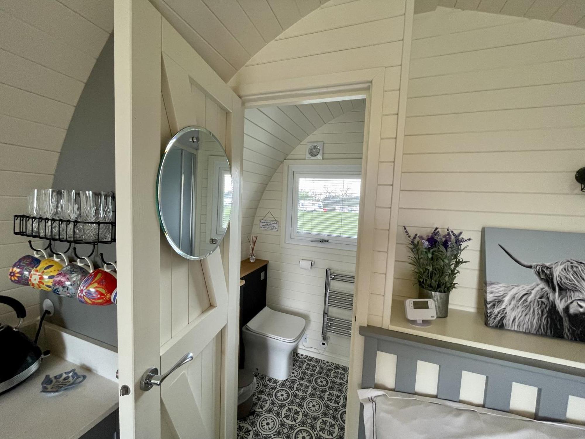 Hotel Abbey Farm Luxury Glamping Rhuddlan Exterior foto